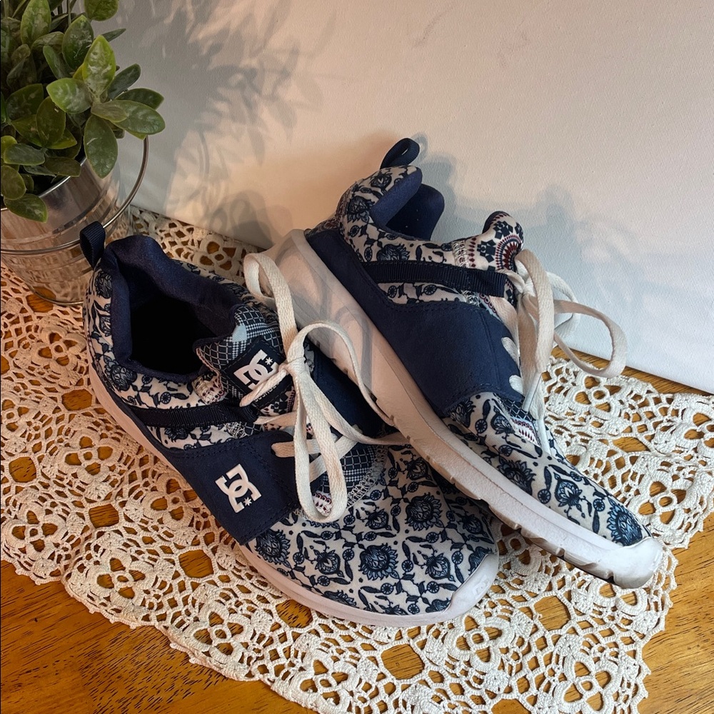 DC Navy and White Patterned cloth Sneakers